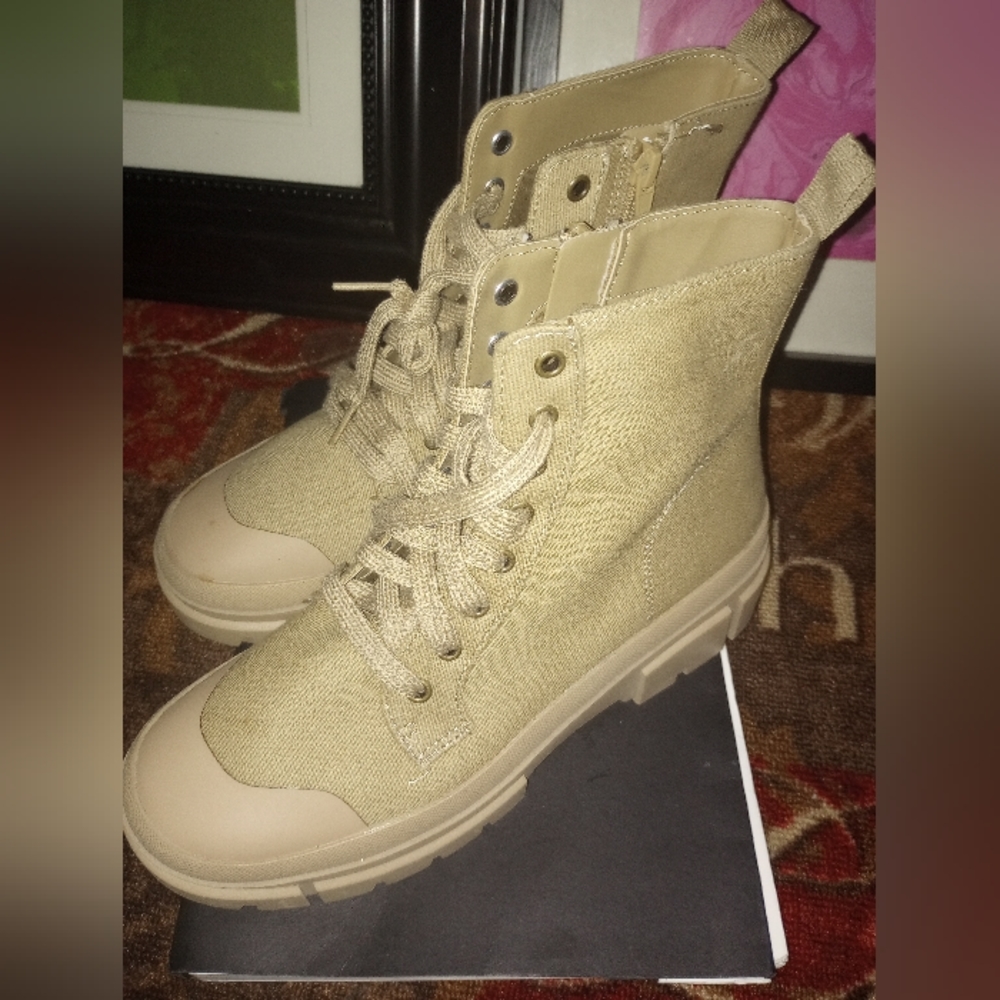 Boots - Picture 7 of 8